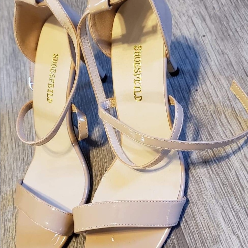 Beige Mid-Heels with Straps. Size 7